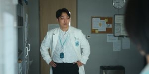 1 сезон 1 эпизод — «Входит безумный доктор» (Enter Doctor Maniac)