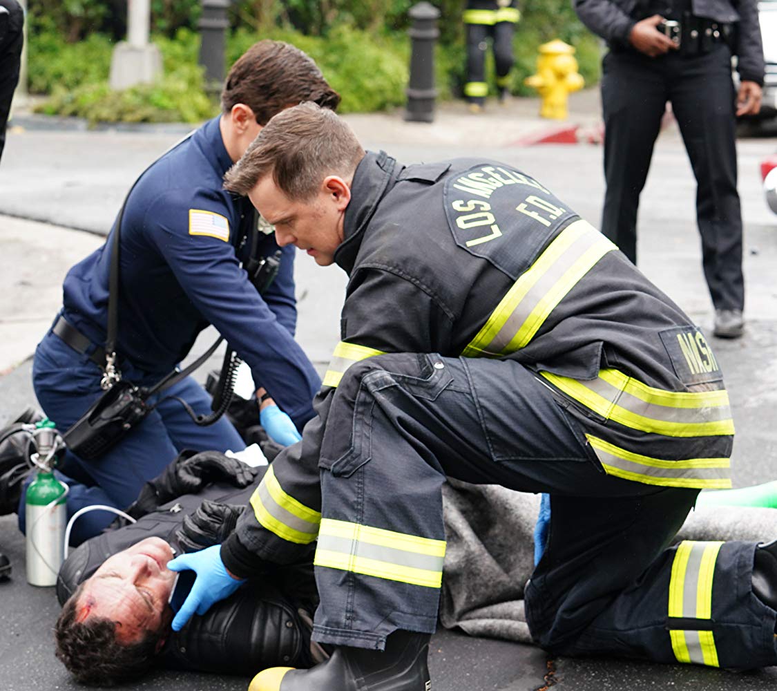 911 служба спасения: кадр 1